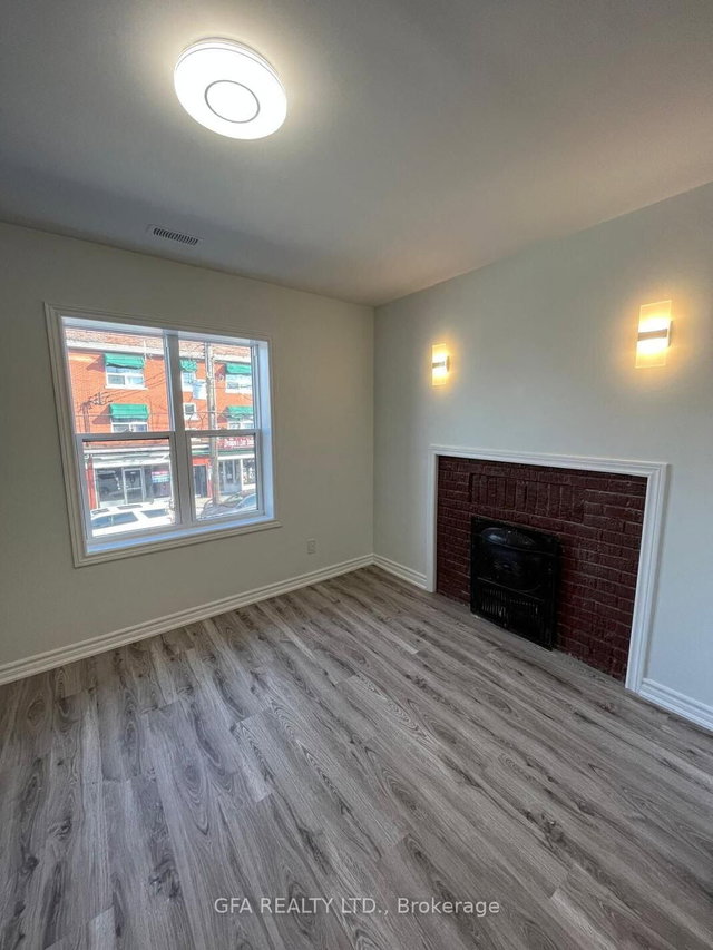 A - 299 Ottawa St Street N