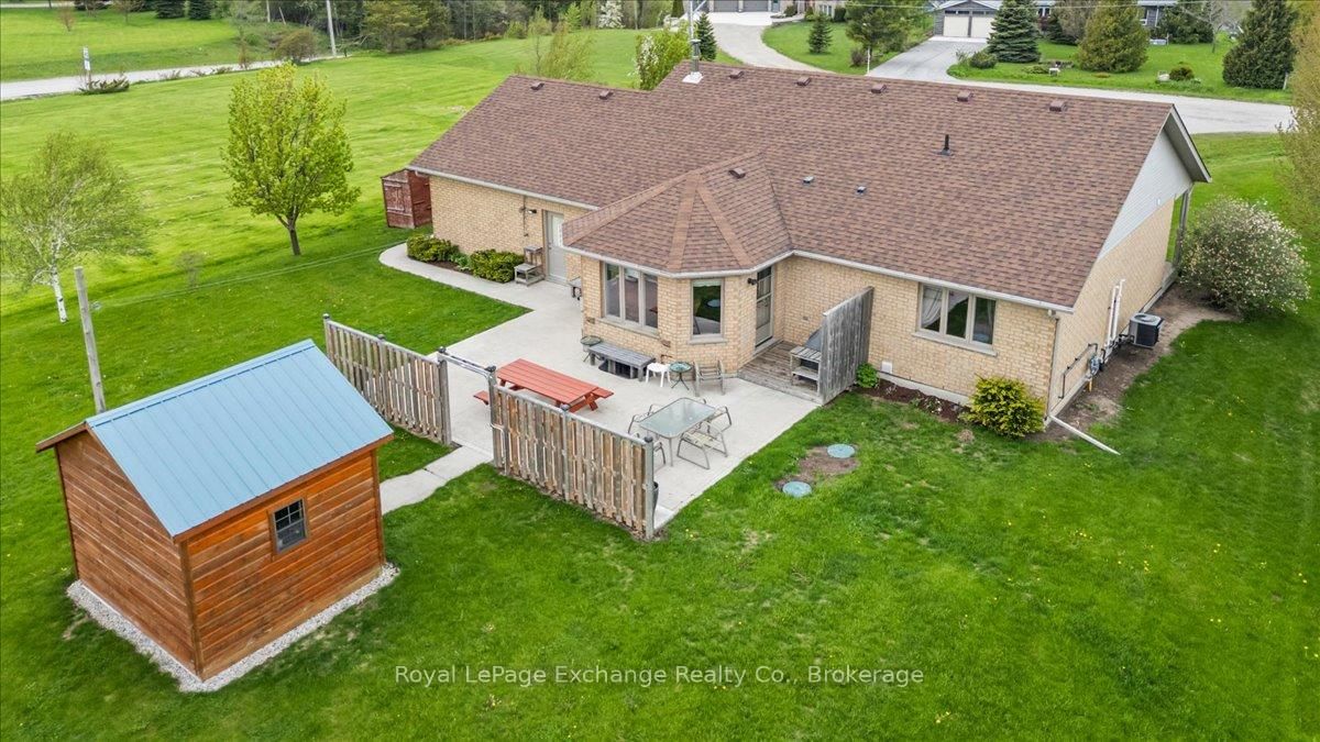801 Troys Trail • Huron-Kinloss, ON photo 3