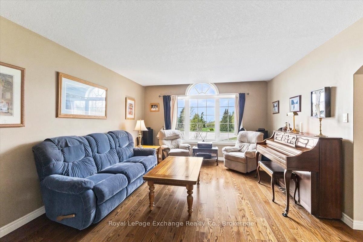 801 Troys Trail • Huron-Kinloss, ON photo 5