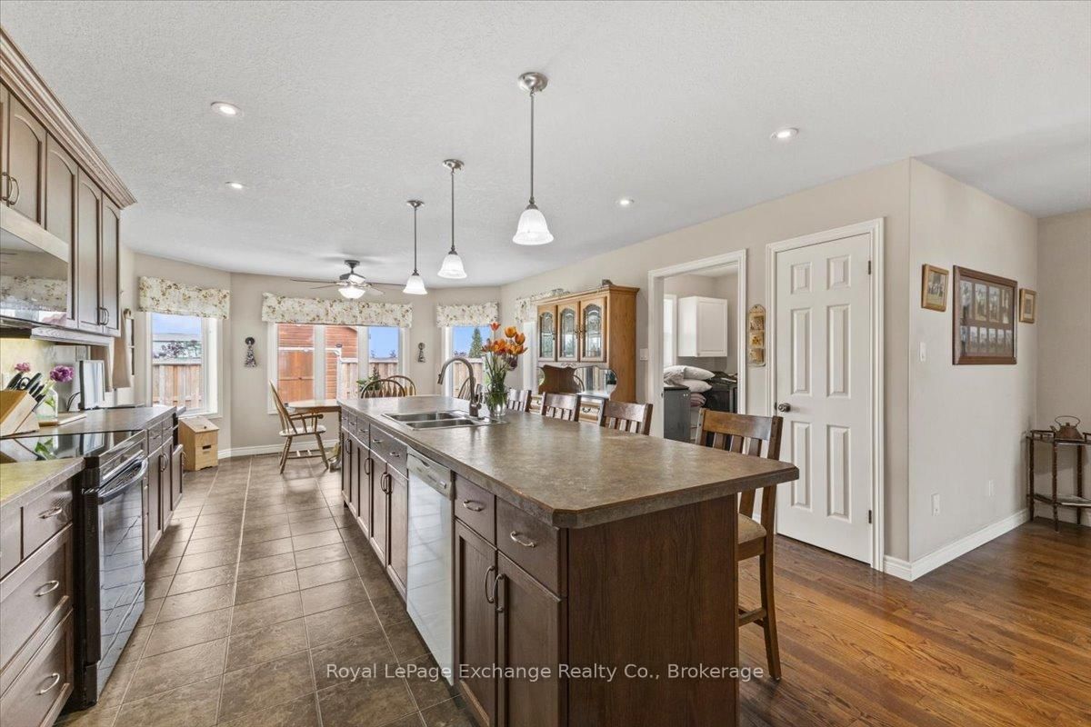 801 Troys Trail • Huron-Kinloss, ON photo 9