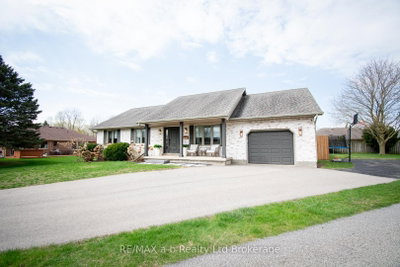 3 Belfast Circle • Tillsonburg, ON photo 3