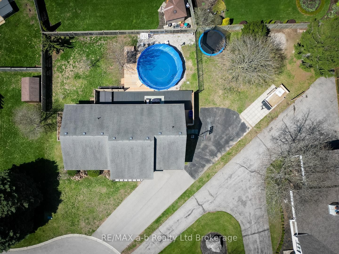 3 Belfast Circle • Tillsonburg, ON photo 38