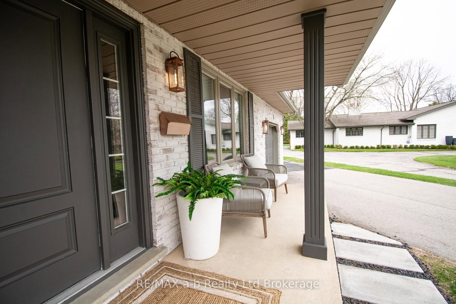 3 Belfast Circle • Tillsonburg, ON photo 4