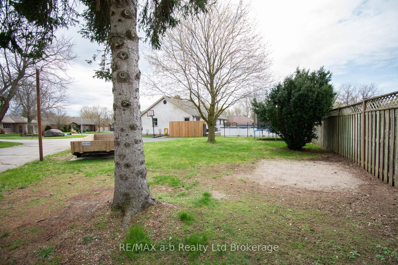 3 Belfast Circle • Tillsonburg, ON photo 47