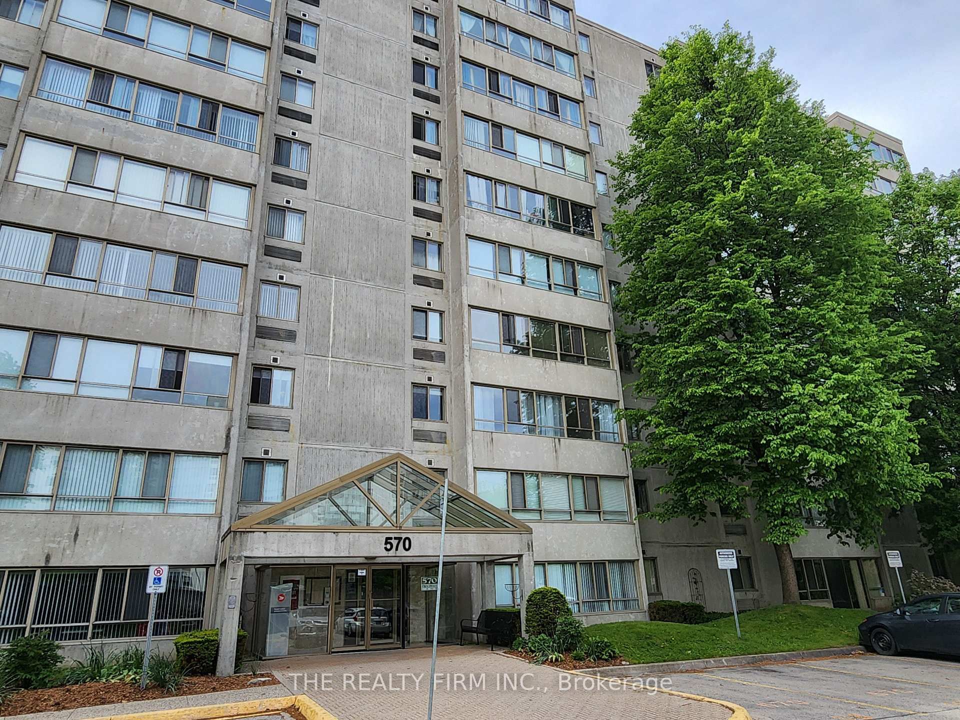 570 Proudfoot Lane