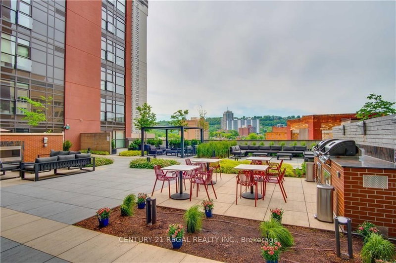 home for lease on 414-112 King Street E