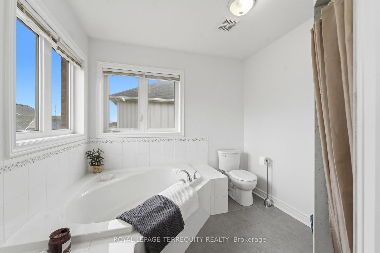 35 Colonel Lyall Street • St. Catharines, ON photo 24