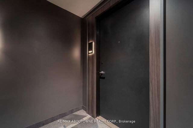 1407 - 5 Wellington Street S