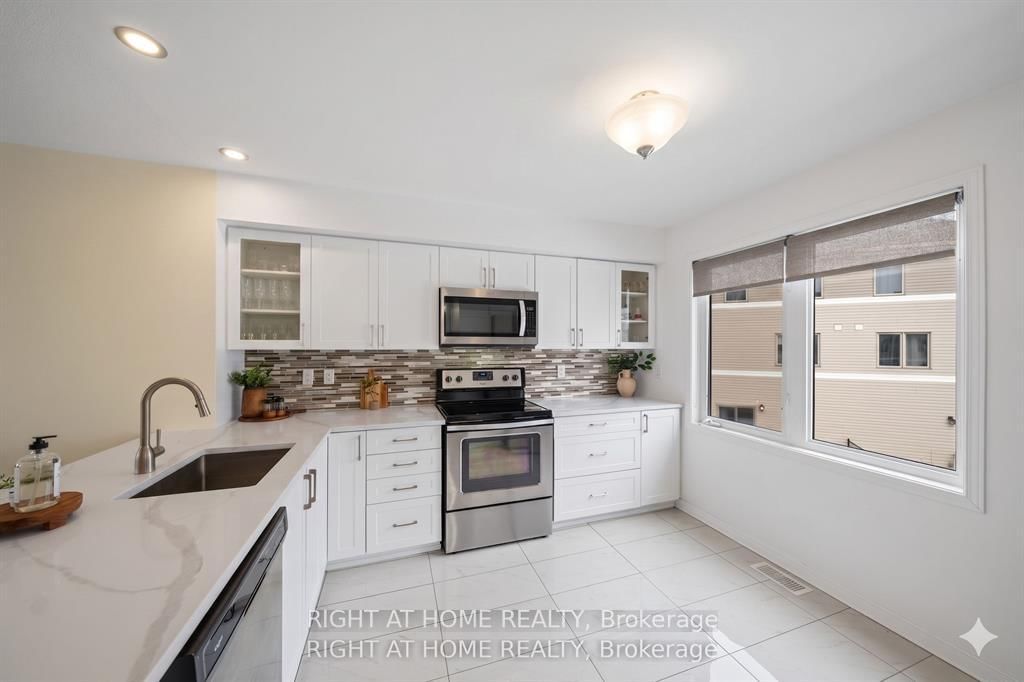 161 CAMDEN Private • Ottawa, ON photo 4