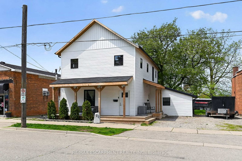 27 CAYUGA Street N