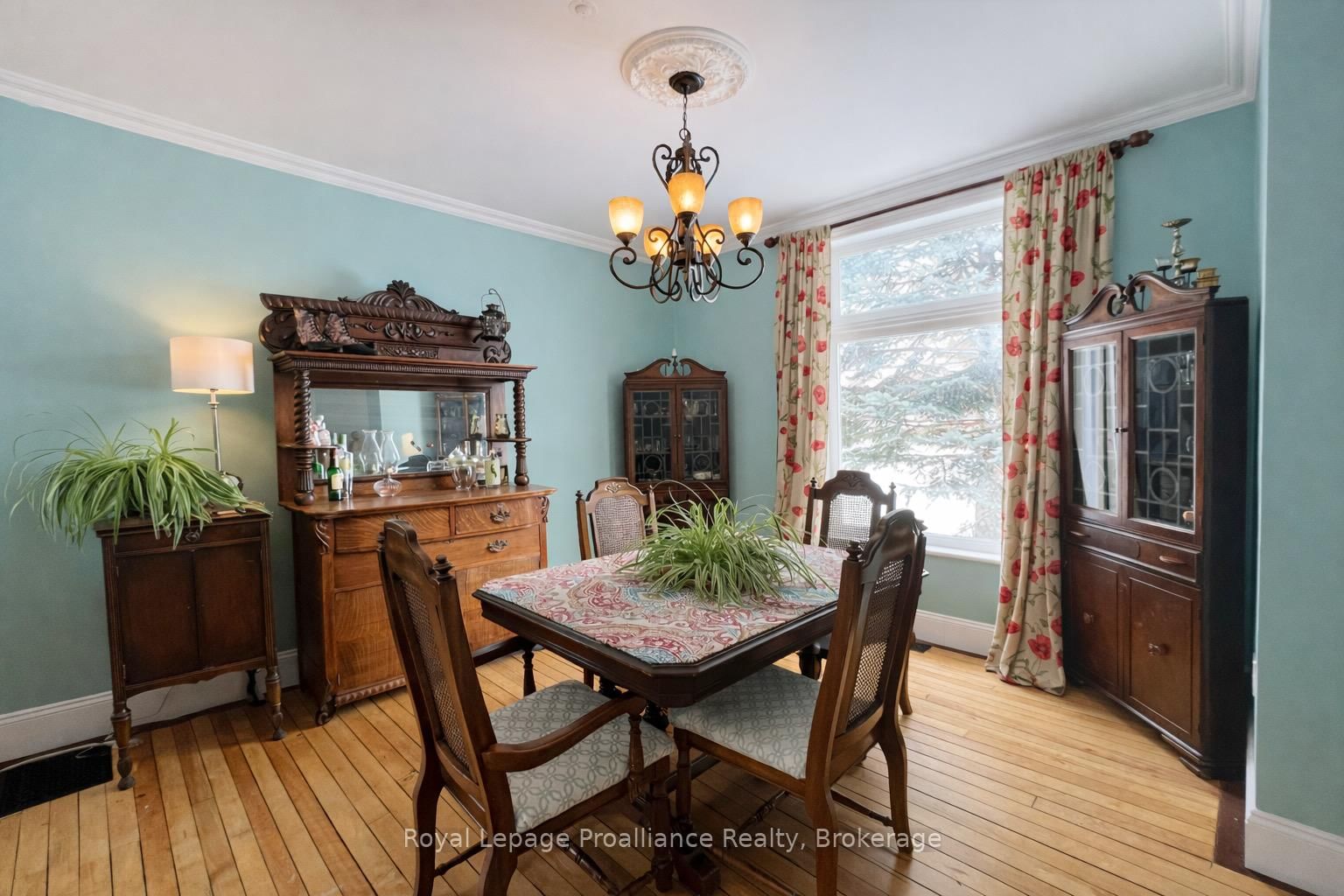 308 Bleecker Avenue • Belleville, ON photo 4