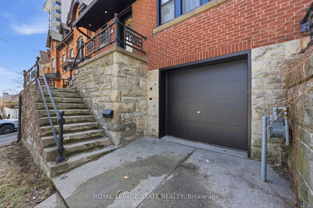129 Jackson Street W