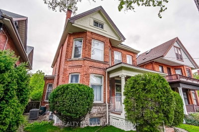 18 Fairleigh Crescent • Hamilton, ON photo 2