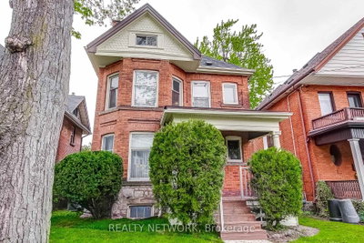 18 Fairleigh Crescent • Hamilton, ON photo 3