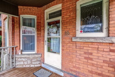 18 Fairleigh Crescent • Hamilton, ON photo 5