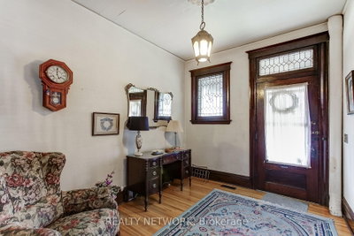 18 Fairleigh Crescent • Hamilton, ON photo 6