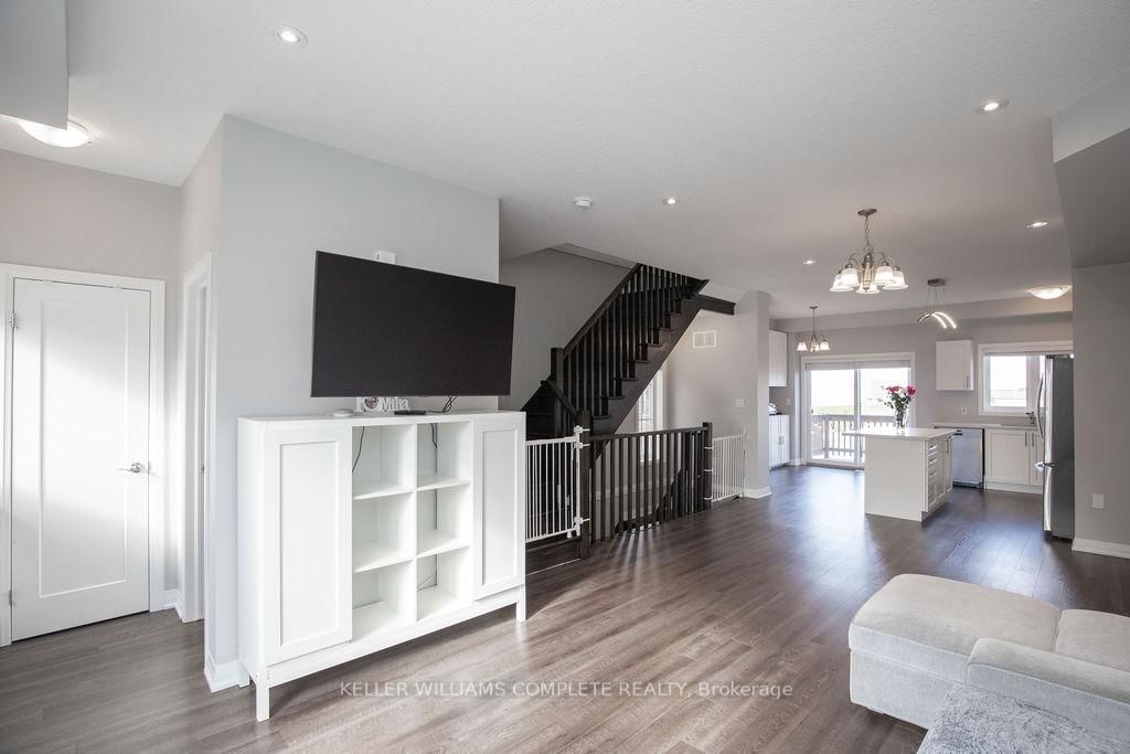 28 CANARY GRASS Boulevard • Hamilton, ON photo 13