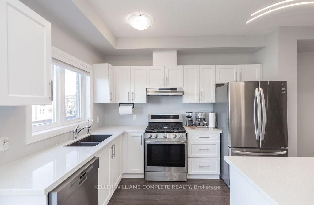 28 CANARY GRASS Boulevard • Hamilton, ON photo 18