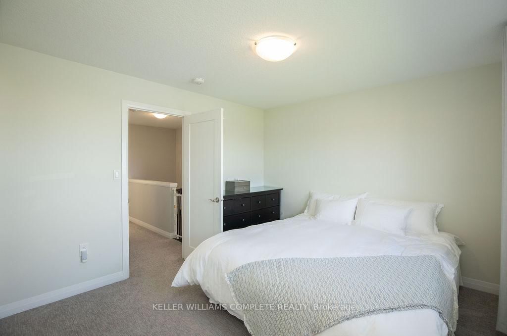 28 CANARY GRASS Boulevard • Hamilton, ON photo 21
