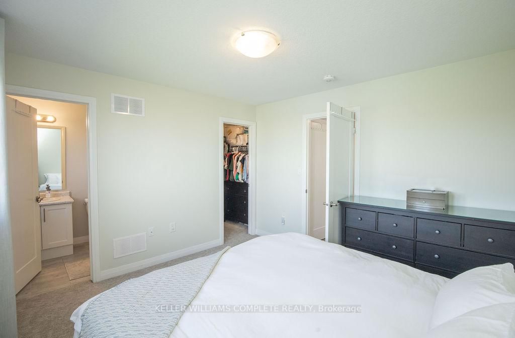 28 CANARY GRASS Boulevard • Hamilton, ON photo 22