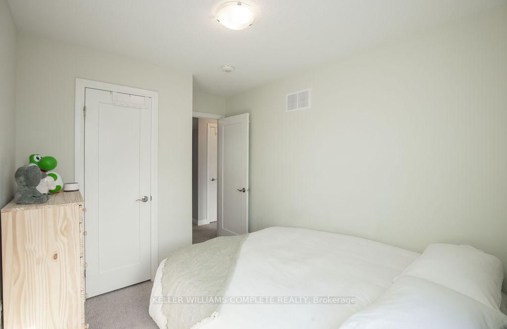 28 CANARY GRASS Boulevard • Hamilton, ON photo 27