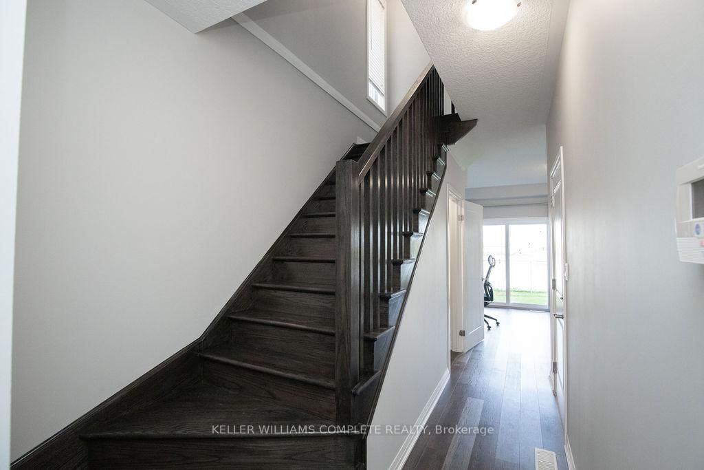 28 CANARY GRASS Boulevard • Hamilton, ON photo 6