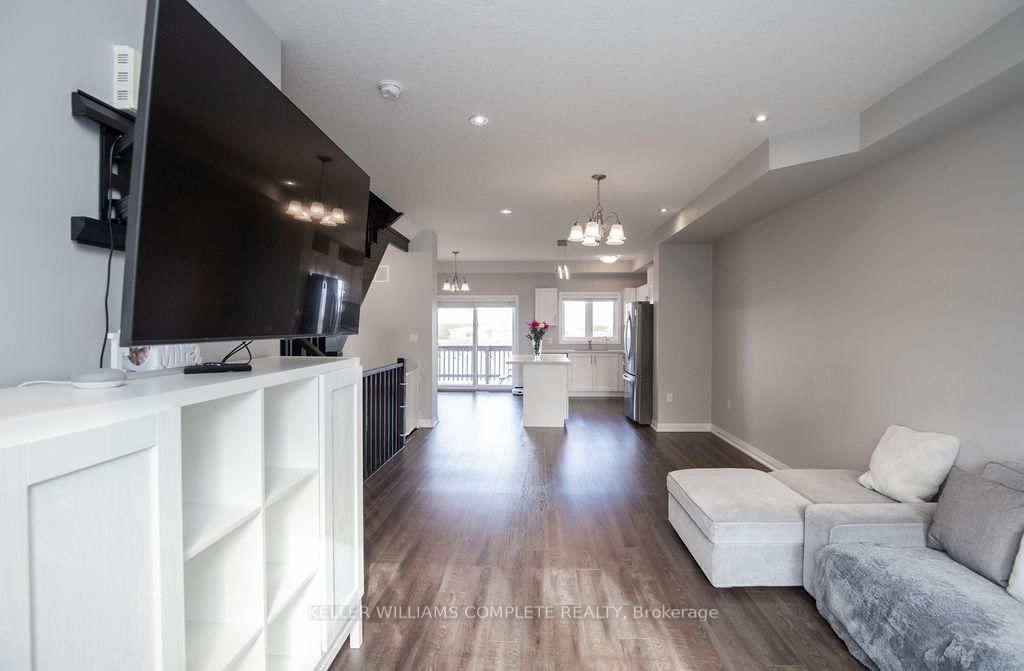 28 CANARY GRASS Boulevard • Hamilton, ON photo 8