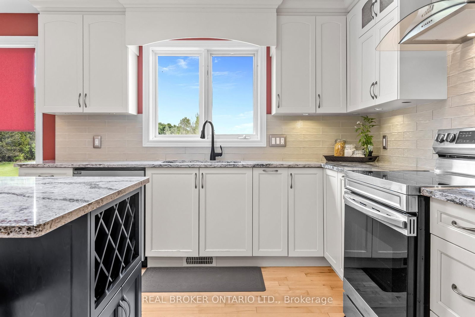 Listing Image 11