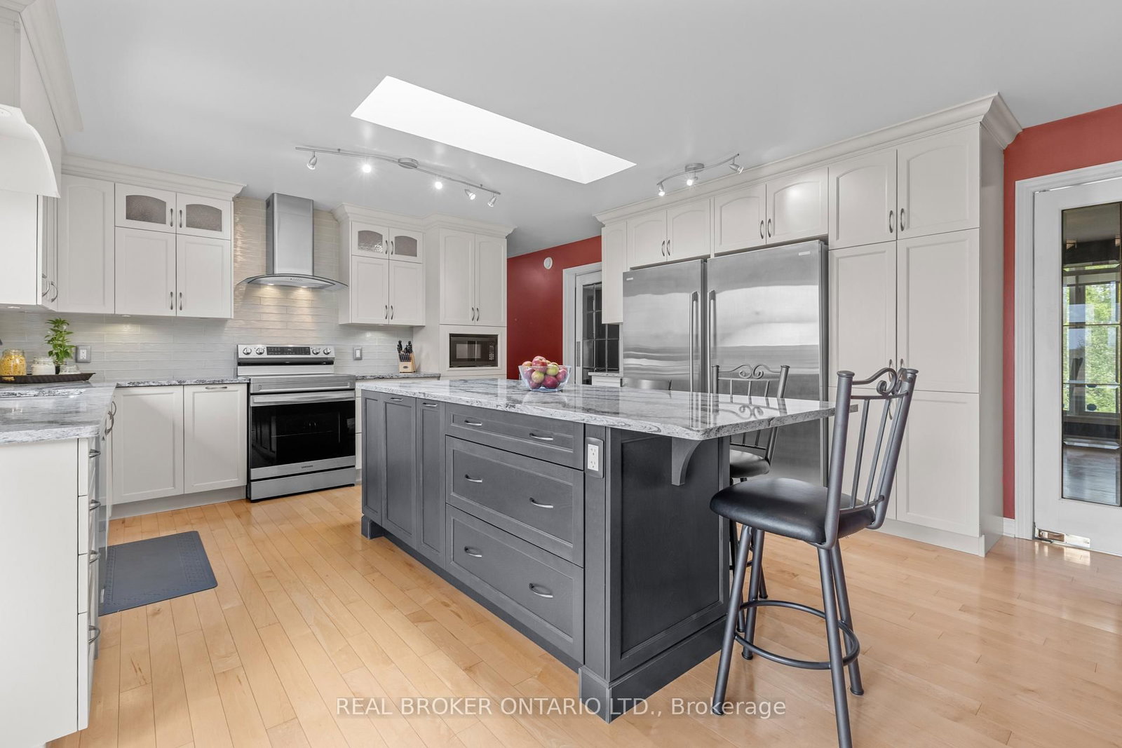 Listing Image 12
