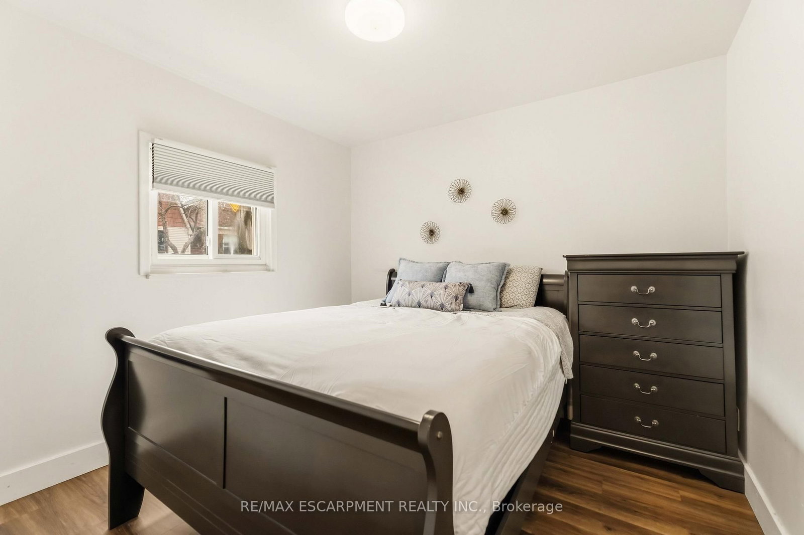 27 Edinburgh Avenue • Hamilton, ON photo 11