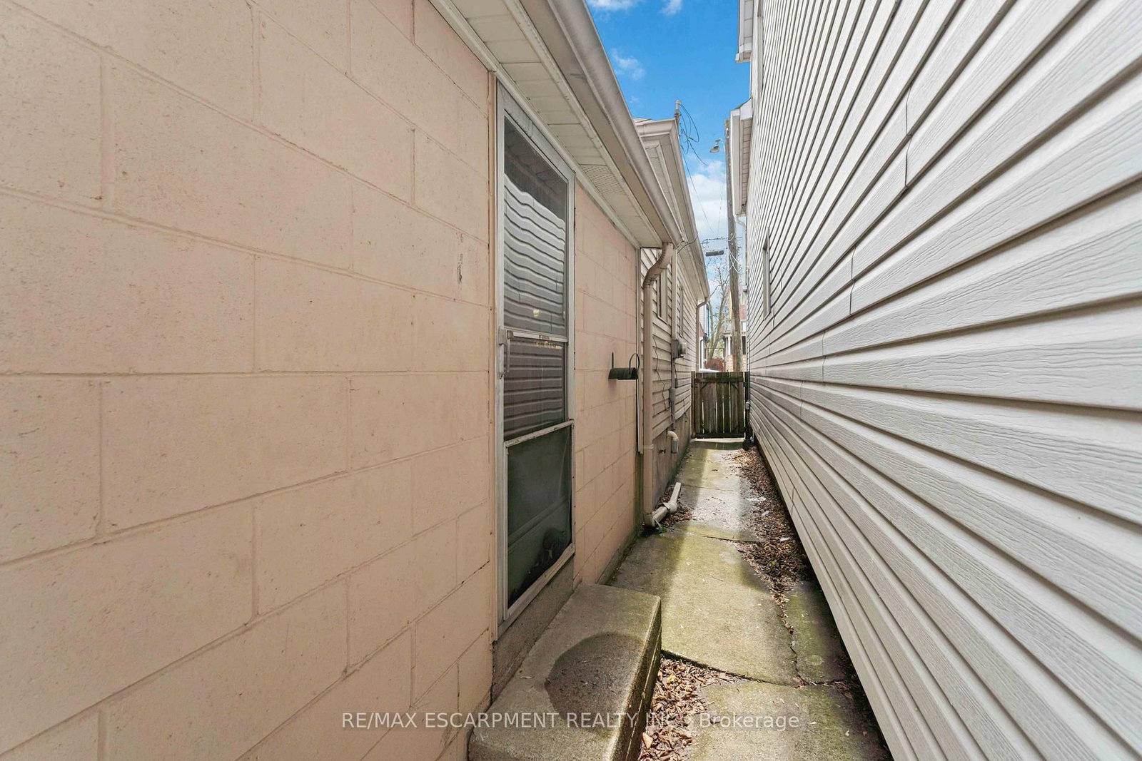 27 Edinburgh Avenue • Hamilton, ON photo 18
