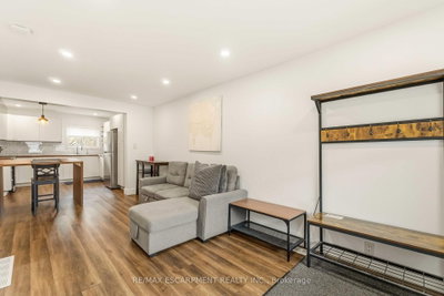27 Edinburgh Avenue • Hamilton, ON photo 3