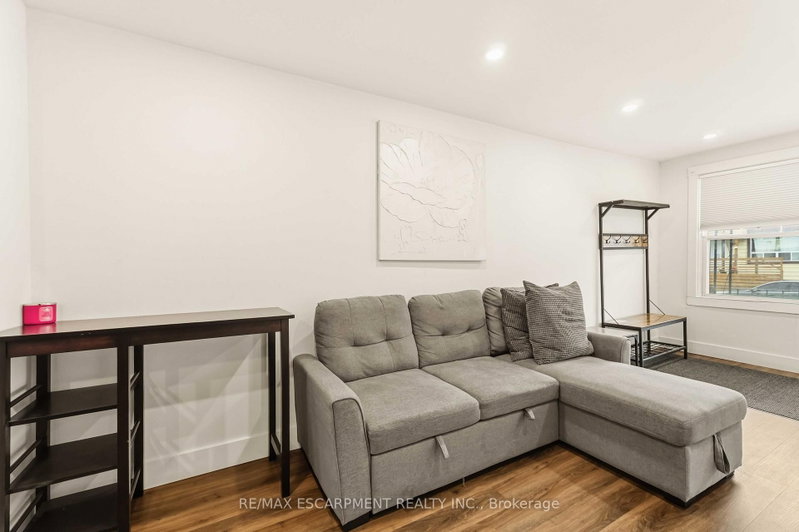 27 Edinburgh Ave photo 5