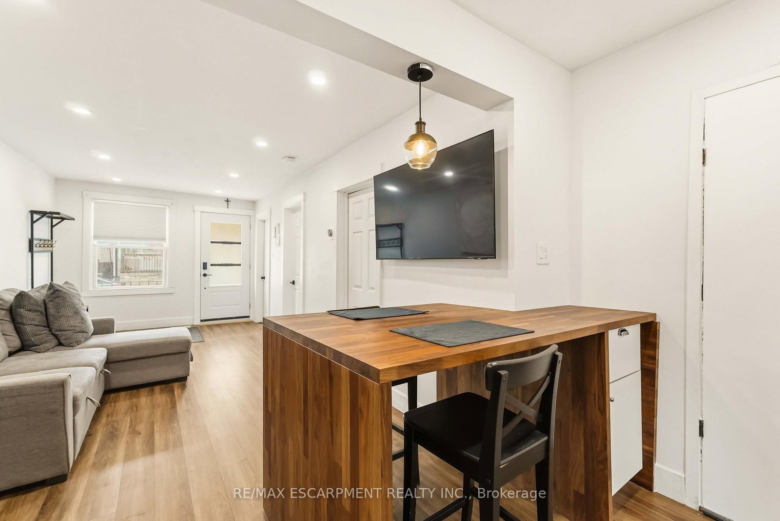 27 Edinburgh Avenue • Hamilton, ON photo 7
