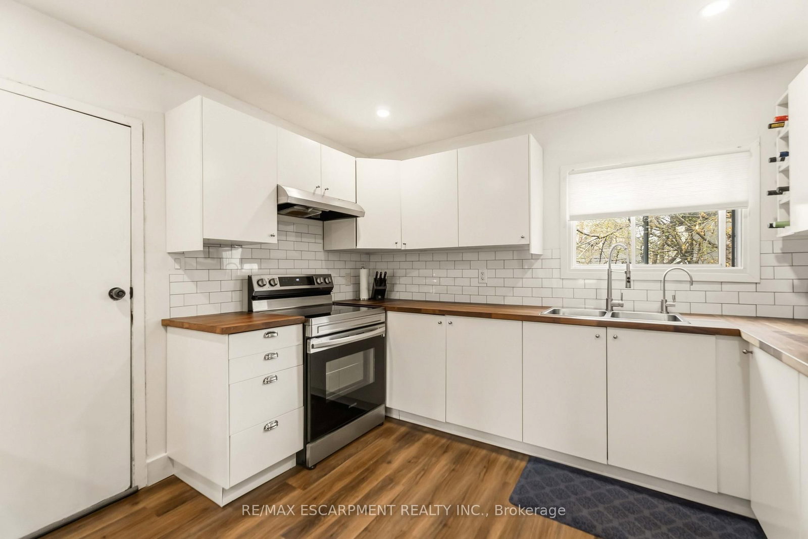 27 Edinburgh Avenue • Hamilton, ON photo 9