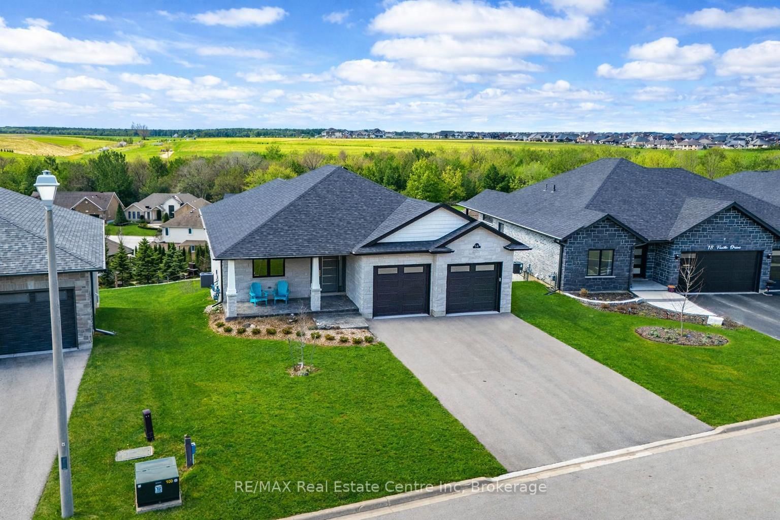 14 Faith Drive • Mapleton, ON photo 2
