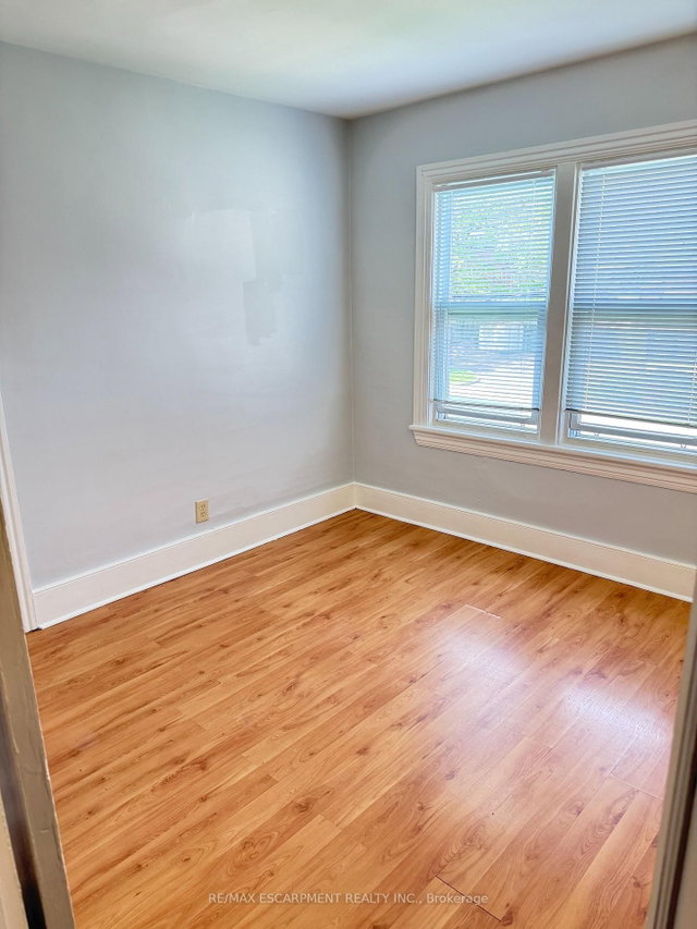 2 - 29 Mountain Avenue S