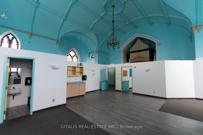 126 Wellington Street — more photos
