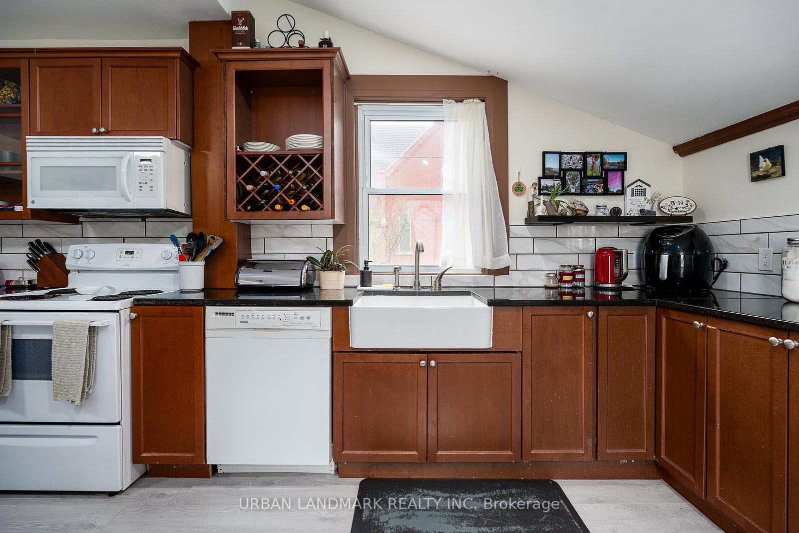 106 St Lawrence Street E • Madoc, ON photo 10
