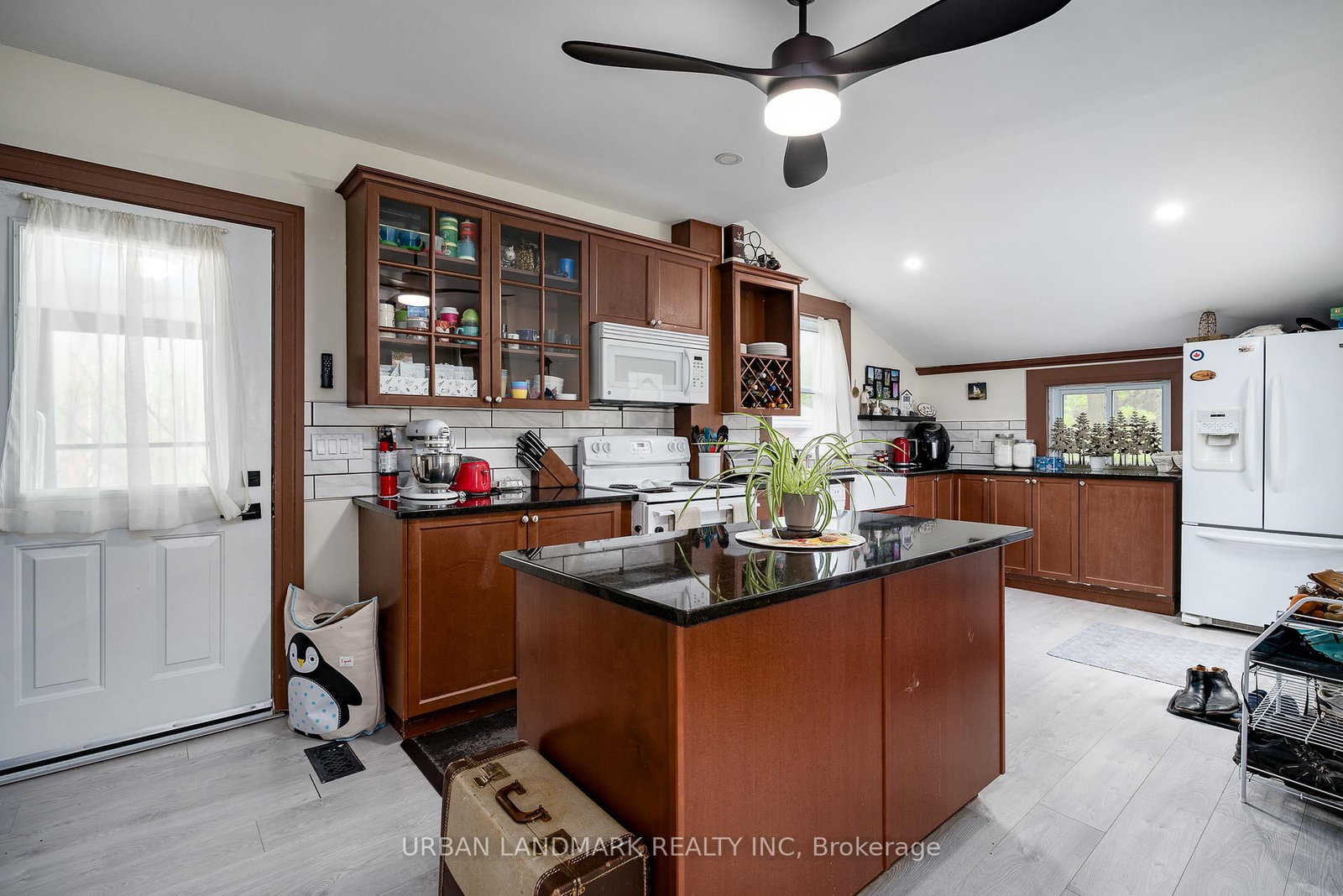 106 St Lawrence Street E • Madoc, ON photo 12