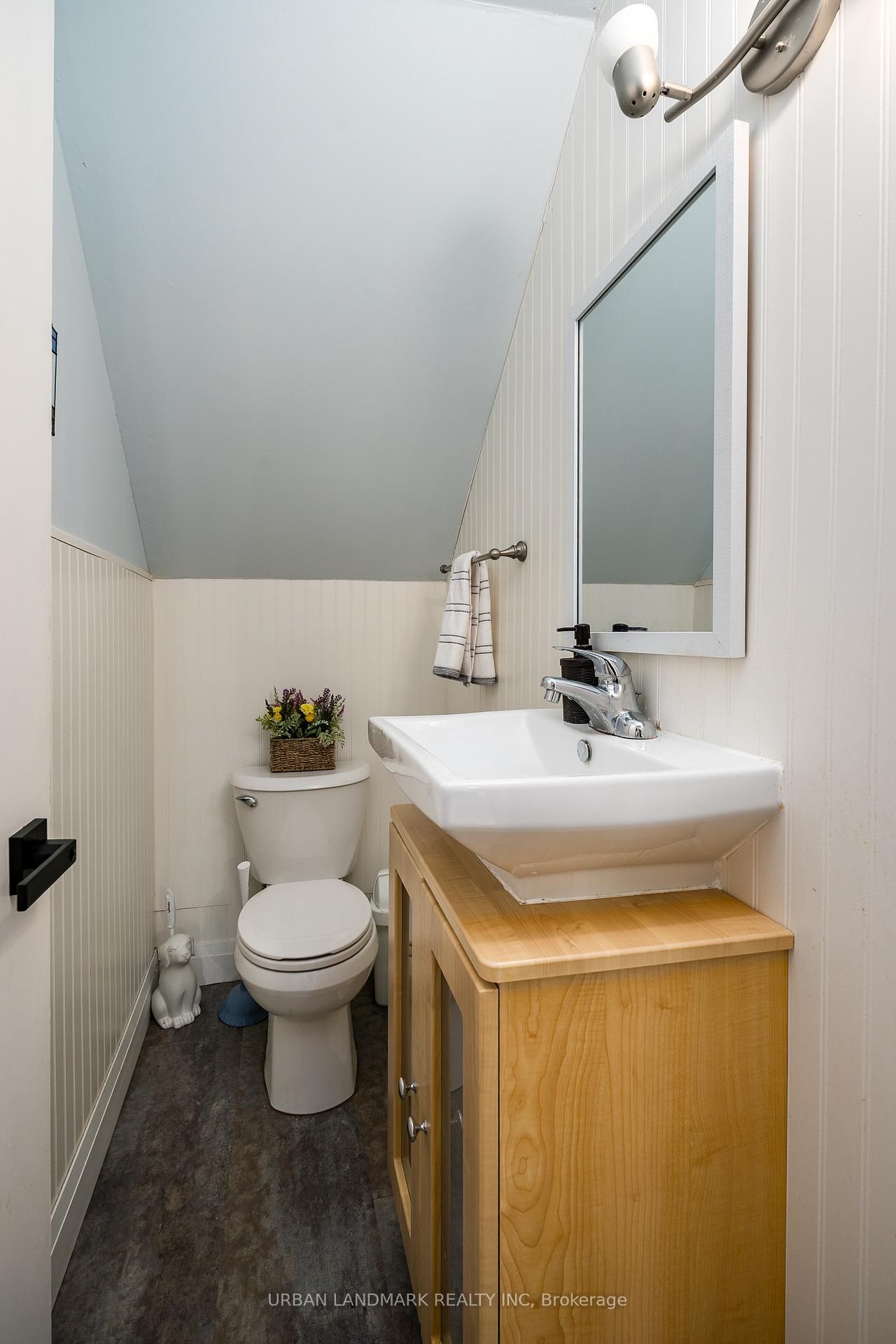 106 St Lawrence Street E • Madoc, ON photo 15