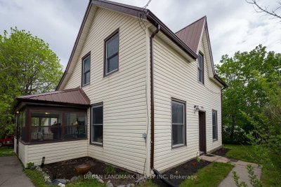 106 St Lawrence Street E • Madoc, ON photo 2