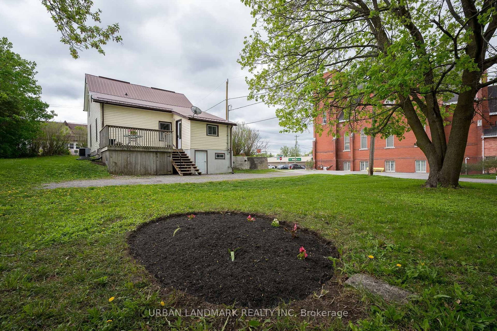 106 St Lawrence Street E • Madoc, ON photo 29