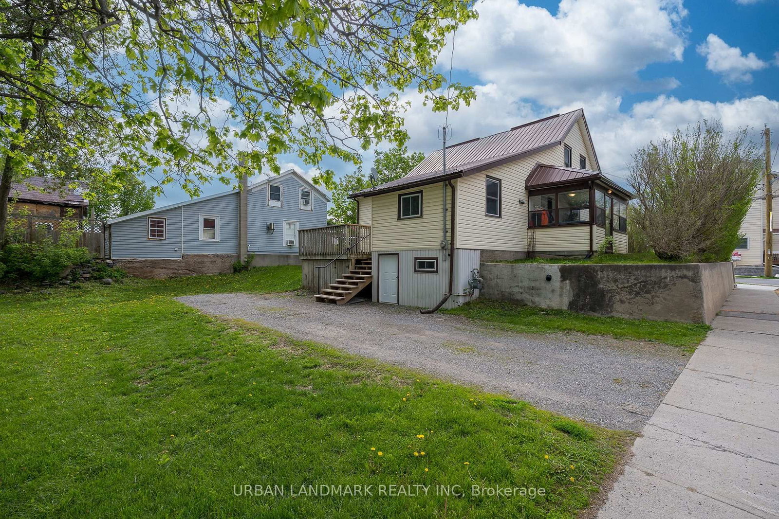 106 St Lawrence Street E • Madoc, ON photo 3
