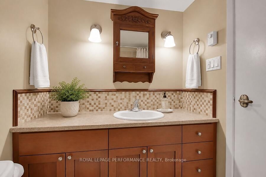 135 Springfield Avenue • #10 • Ottawa, ON photo 38