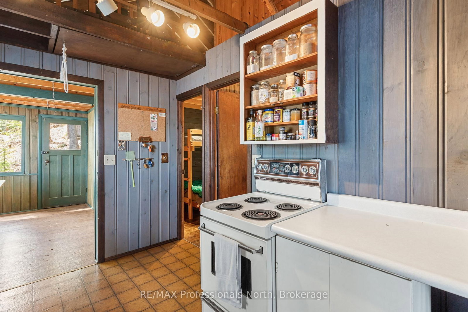 10145 Little Hawk West Sho • Algonquin Highlands, ON photo 12