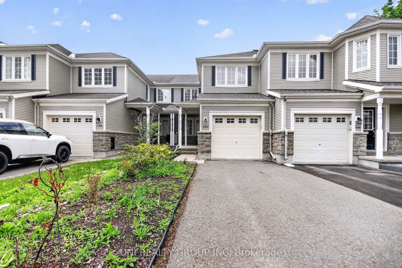 546 Ashbourne Crescent • Ottawa, ON photo 1