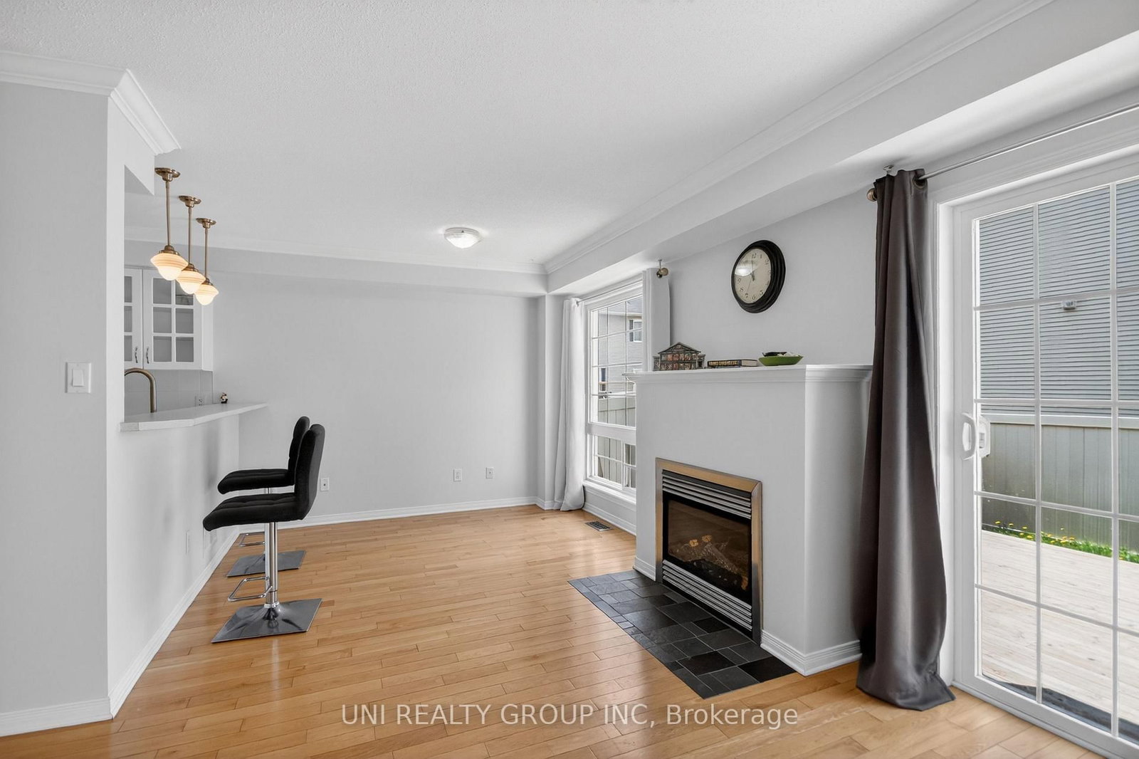 546 Ashbourne Crescent • Ottawa, ON photo 4