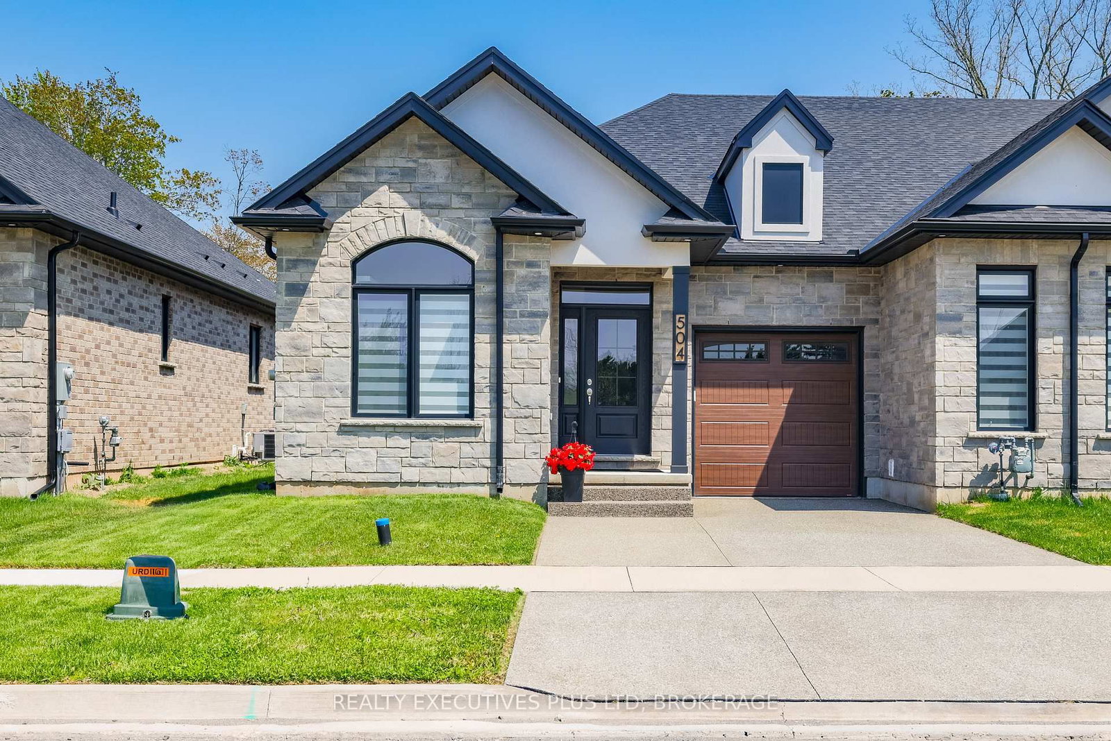 504 Royal Ridge Drive • Fort Erie, ON photo 1