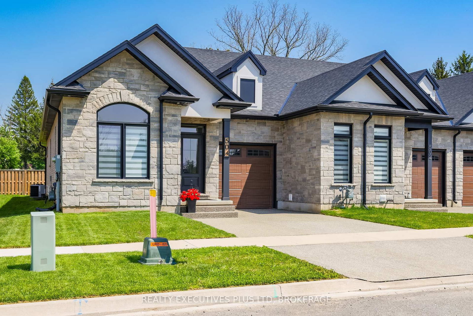 504 Royal Ridge Drive • Fort Erie, ON photo 3